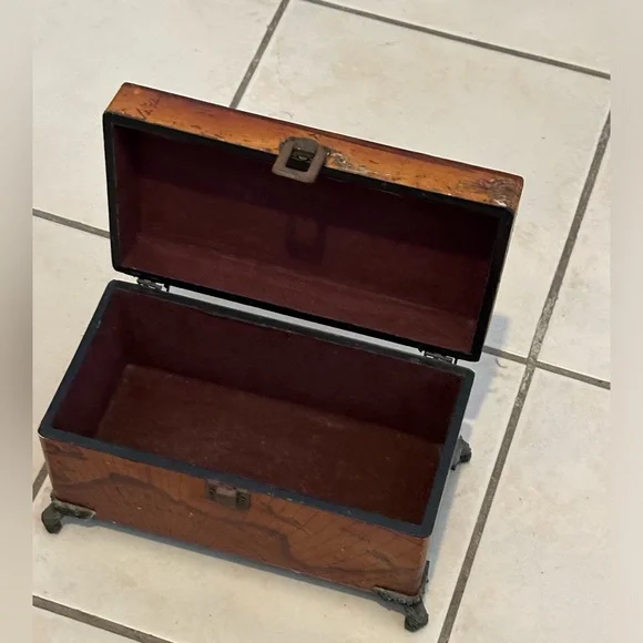 Antique chest - Picture 2 of 15